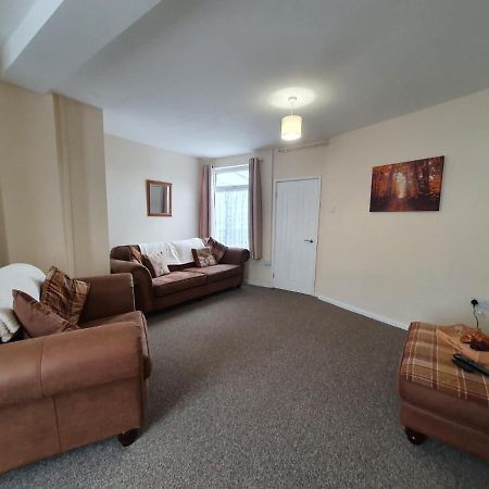 2 Bed House, Contractors & Holiday Guests Welcomed Dowlais Экстерьер фото