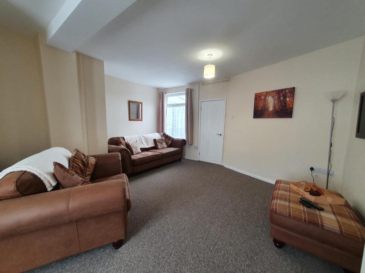 2 Bed House, Contractors & Holiday Guests Welcomed Dowlais Экстерьер фото